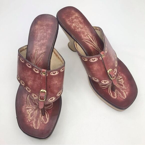Fioni Merlot Brown Distressed Tooled Leather T Strap Retro Shape Heel Sandals - Picture 1 of 15